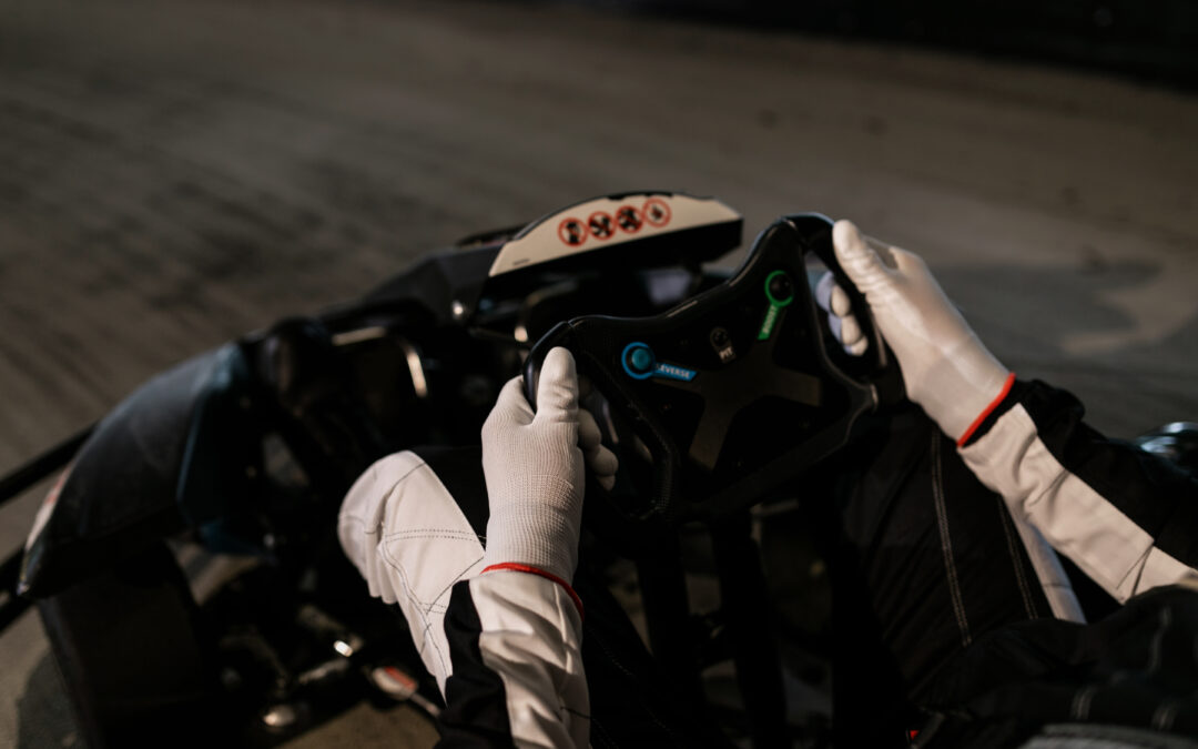Bli en del av den ultimata racingsensationen – kombinera din gamingupplevelse med motorsporten